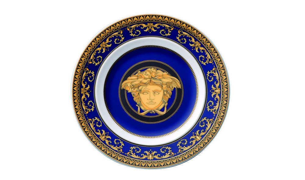 Piatti da 18 cm Versace Medusa Blau in porcellana blu con dettagli dorati e logo Medusa. Eleganza e lusso per la tua tavola.