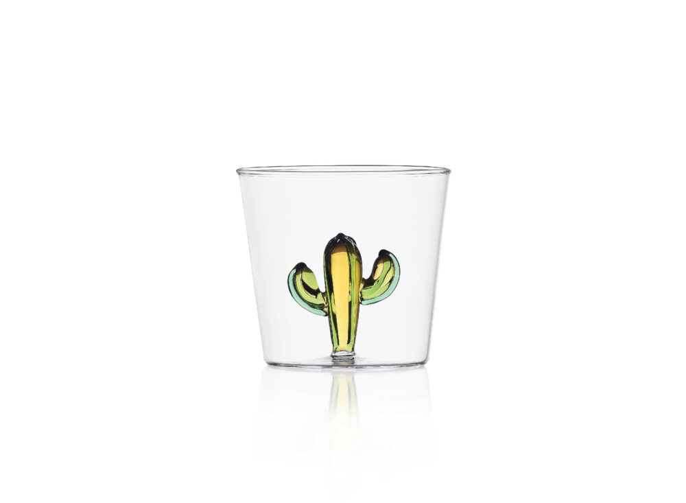 BICCHIERE VETRO CACTUS SAGUARO combina eleganza e natura, con una delicata scultura di pianta desertica all'interno, realizzati in vetro borosilicato.