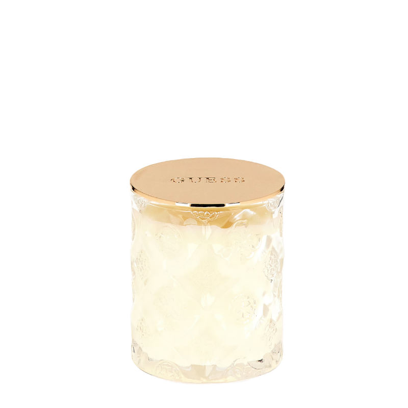 Candela profumata Guess Home Sandalwood: aroma caldo e legnoso di sandalo, ideale per creare un’atmosfera rilassante ed elegante in ogni ambiente.