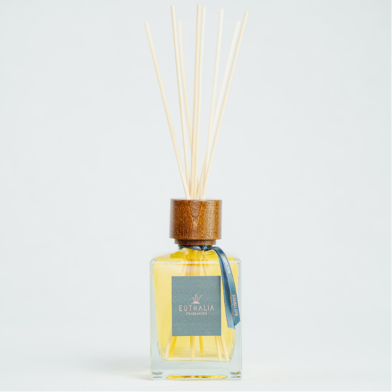 Muse Tuberose profumo ambiente Euthalia: un regno floreale in cui ogni nota olfattiva è in armonia per catturare l’essenza dell’eleganza senza tempo.