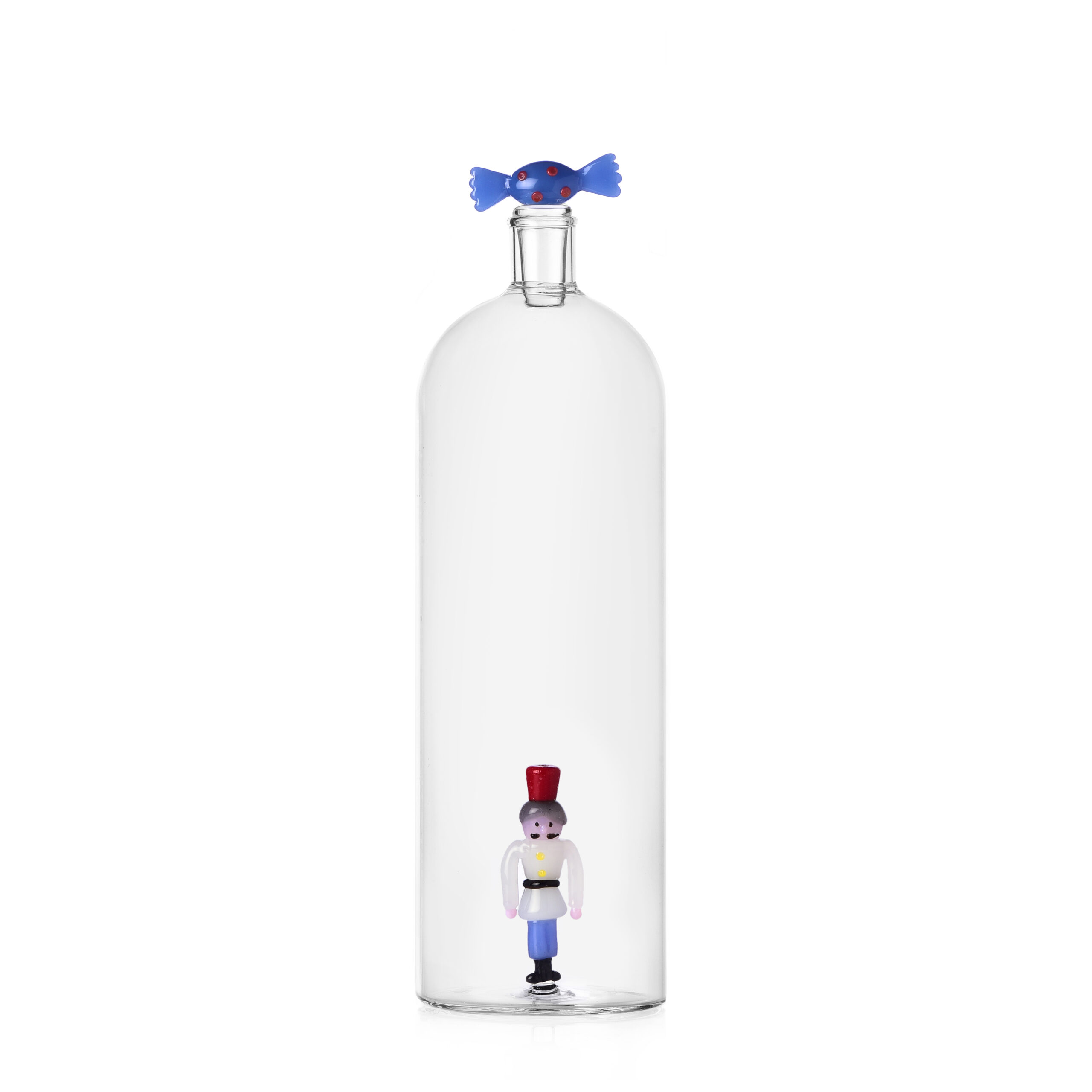 Scopri la bottiglia soldatino di Ichendorf schiaccianoci: vetro soffiato a mano, design festivo e raffinato, perfetta per tavole natalizie eleganti.