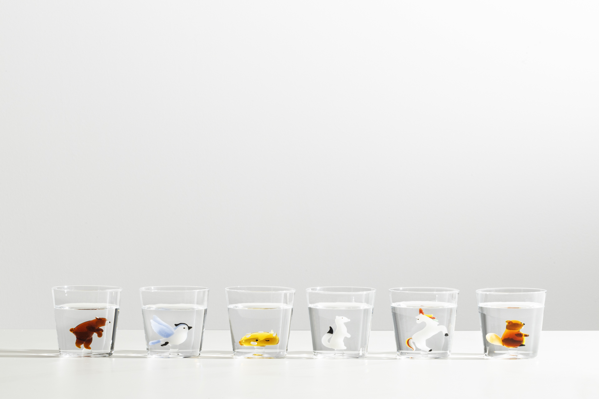 Scopri i Bicchieri Natale di Ichendorf: tumbler in vetro soffiato con animali del bosco, eleganti, originali e perfetti da regalare.